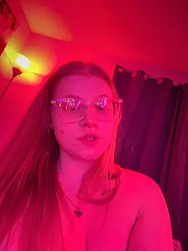 Aidowned live cam preview