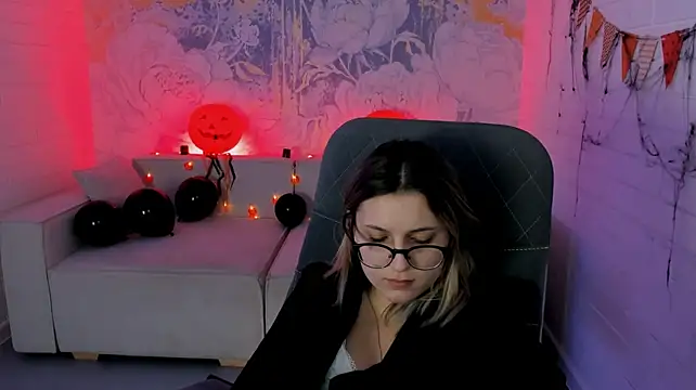 LeslieBloom live cam on StripChat