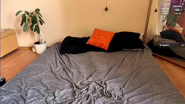 Sweetiemira33 webcam