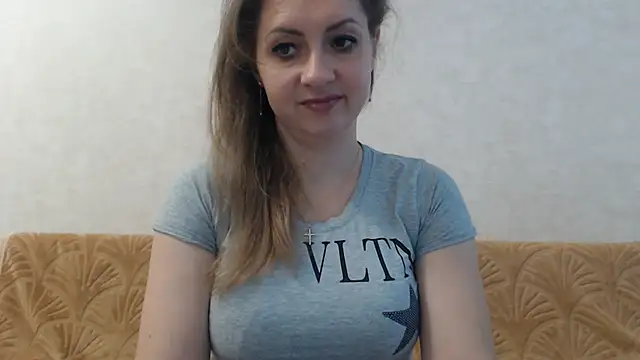 BonnieKiss8634 busty webcam model