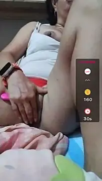 assqueenlovely live cam on StripChat
