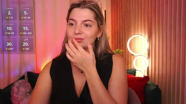 LucreciaStorm live cam preview