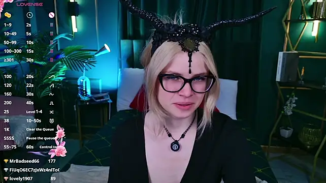 ChloeWells live cam on StripChat