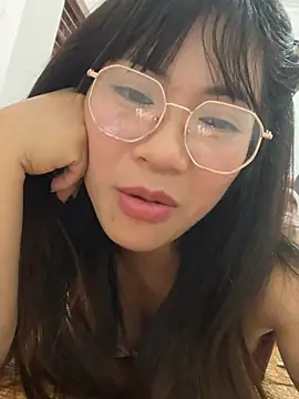 -Lyly_69 Live Webcam on Stripchat