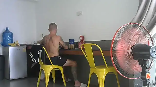 HotHunkHarry live cam on StripChat