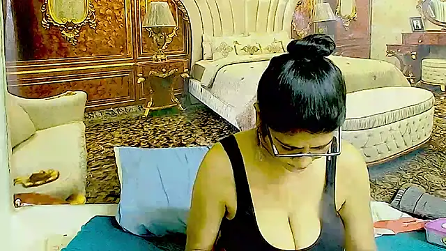 IndianAllure live cam preview