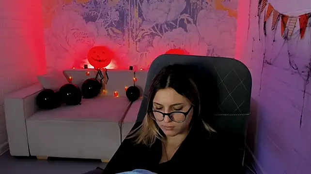 LeslieBloom live cam preview