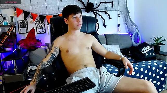 ThomasEdisonn live cam on StripChat