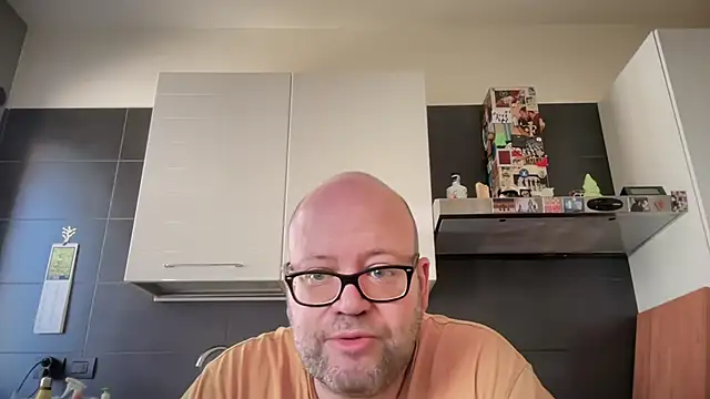 theitalianbear live cam preview