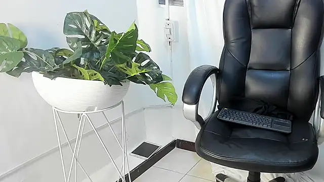 ExoticX26 live cam preview