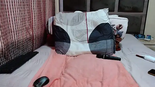 CHOCOLATEDARKBUSTYX live sex cam