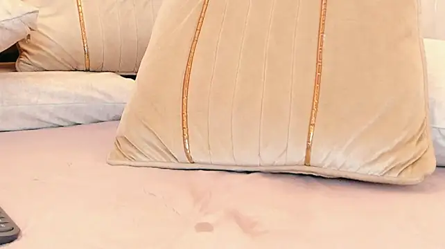 clara_jones_ webcam