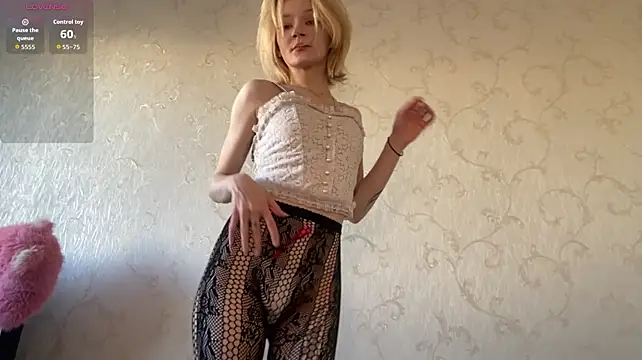 NikiAkimbo