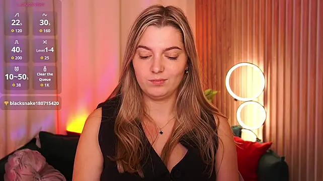 LucreciaStorm live cam on StripChat