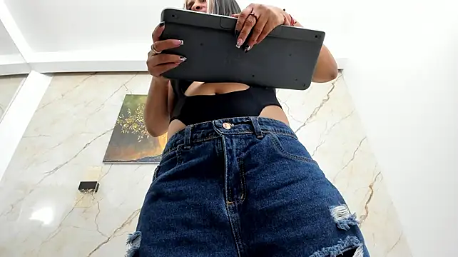 allice_green live cam on StripChat
