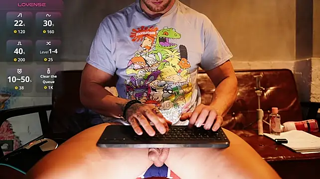 rusbigpaul live cam on StripChat