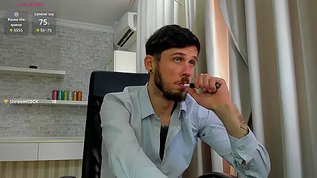 JonahShaw live cam on StripChat