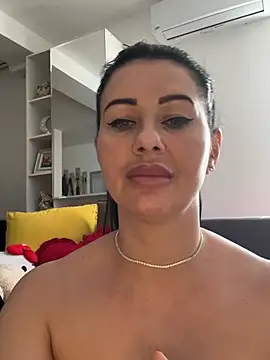 IRISWHITE17 live cam on StripChat