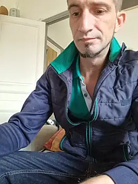 OrganicCenterline63 live cam on StripChat