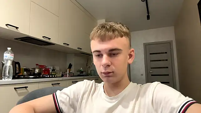 SoloFury live cam on StripChat