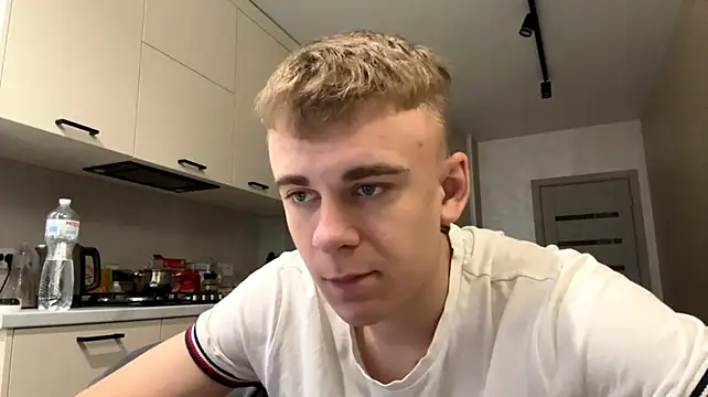 SoloFury live cam on StripChat