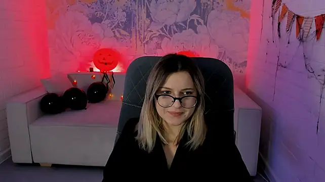 LeslieBloom live cam preview
