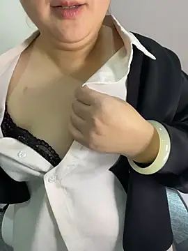 YuYu-881 live cam on StripChat