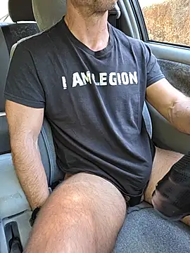 GreekGuyOutdoors live cam on StripChat