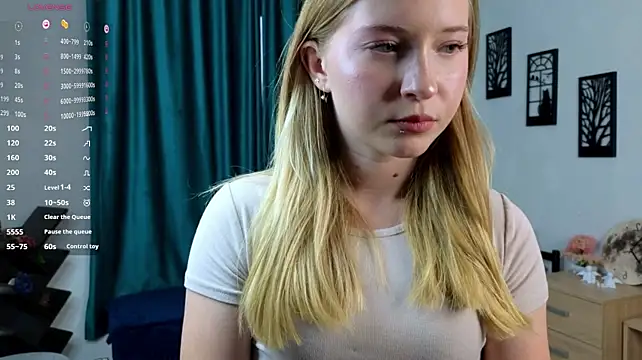 OnitaHoglen live cam on StripChat