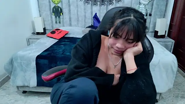 laureentt_ live cam on StripChat