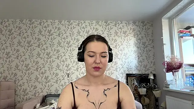 ElizbethPizza live cam on StripChat