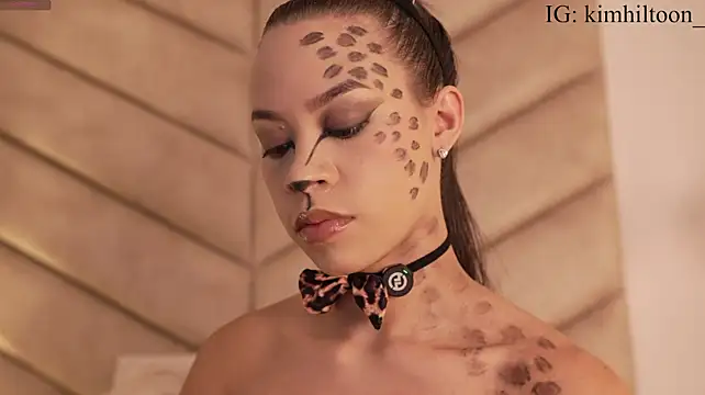 kimhilton_