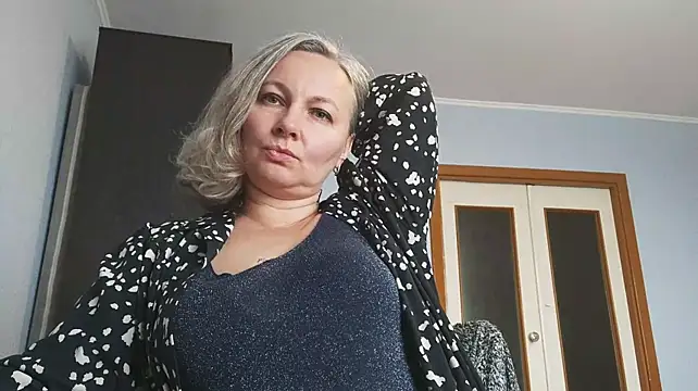 EdithManning live cam on StripChat