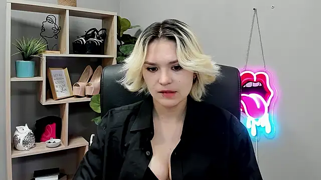 SweetLilyxo live cam on StripChat