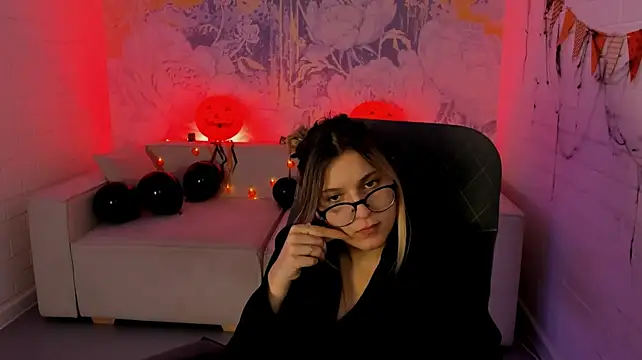 LeslieBloom live cam on StripChat