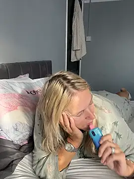 Blondnboujee53