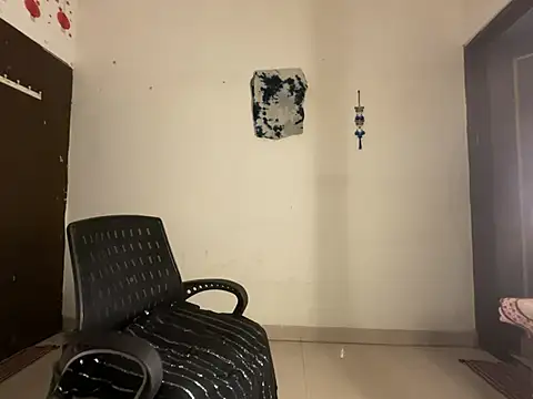 Hy_Selahh live cam on StripChat