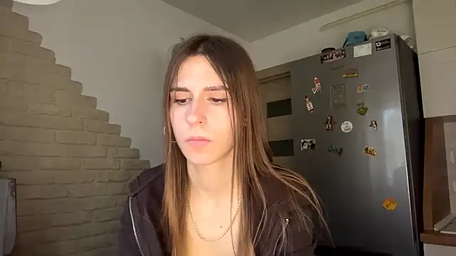 ZaraGuyette live cam on StripChat