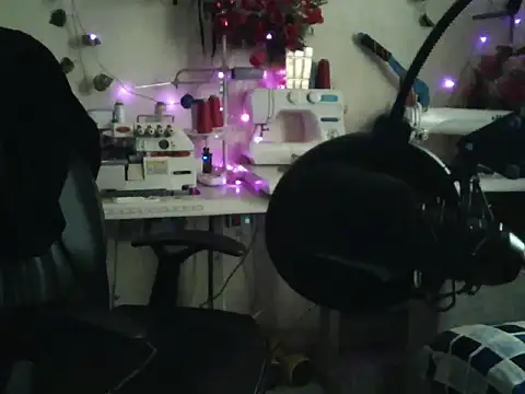Anaconda2350 live cam on StripChat