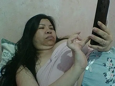MiaSexxyyy live cam on StripChat