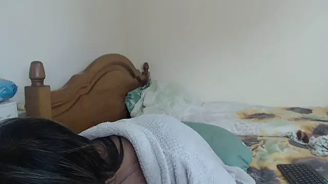 hornymilf72 live cam on StripChat