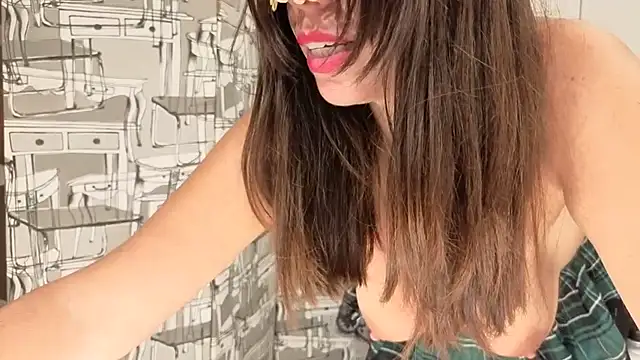 Sara87Show4U