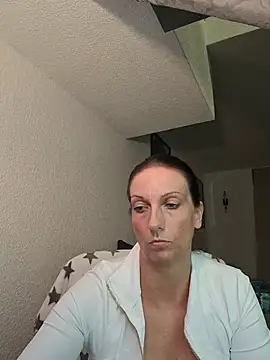 SexyJulia21 live cam on StripChat