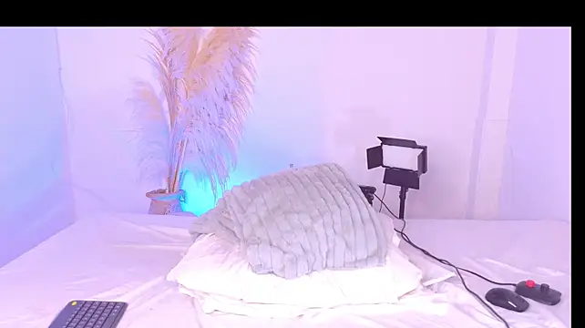 AMARA_MONROE_