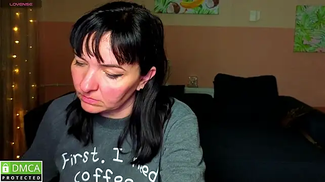 Kira_lorens3 live cam on StripChat