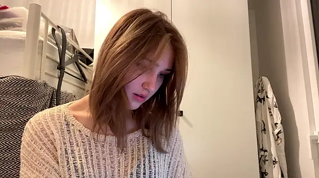 sereneglowz live cam on StripChat