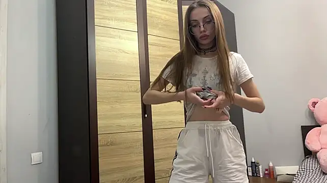 LelahMichener live cam on StripChat