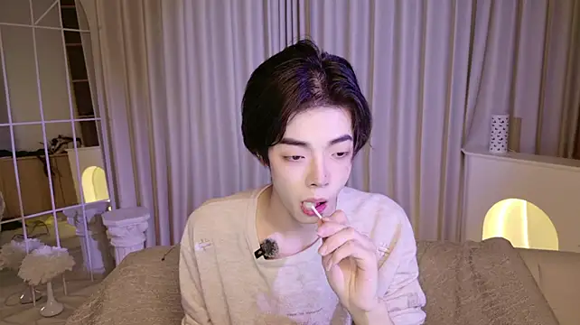 xiaozeouba (M twink) - 脱一件衣服10分钟➕精油抹腹肌
