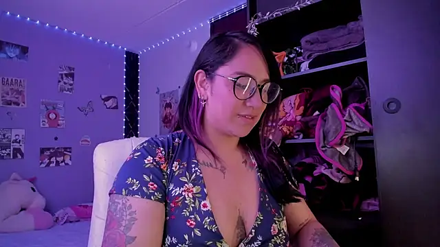 julibella_sweet live cam on StripChat
