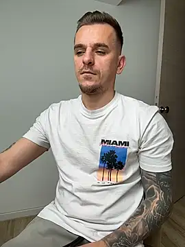 Huge_cock22cm live cam on StripChat